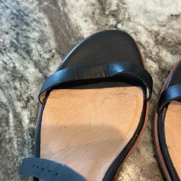 Madewell Black Minimalist Sandals, size 7.5, some wear but GUC - Picture 7 of 9